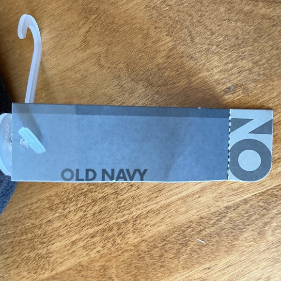 Old Navy Fleece Hat. Black with camouflage inner band. NWT excellent condition - Picture 6 of 7